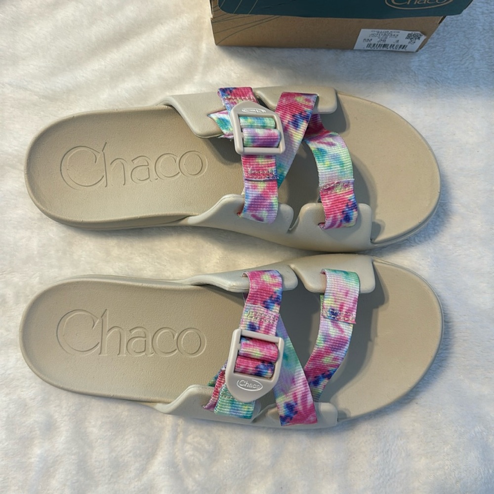 Chaco Chillos big kids size 5